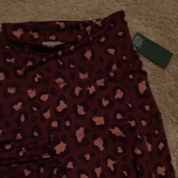 Maroon cheetah print leggings - Picture 2 of 3